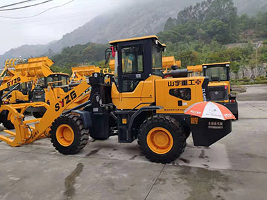 恭喜羅總喜提新車，山宇裝載機940走起，山宇重工，助您成功！